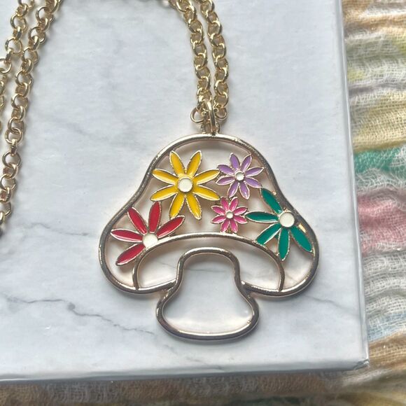 Big Gold Mushroom Pendant Necklace - Picture 2 of 3